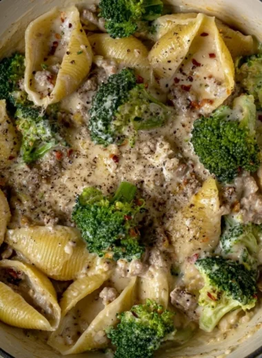Delicious one-pot high protein pasta dish with fresh vegetables